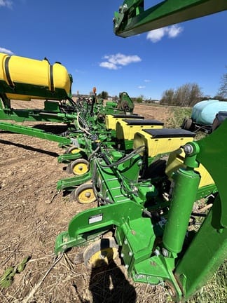 2018 John Deere 1775 Equipment Image0