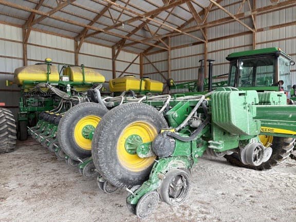 Image of John Deere 1775 equipment image 3