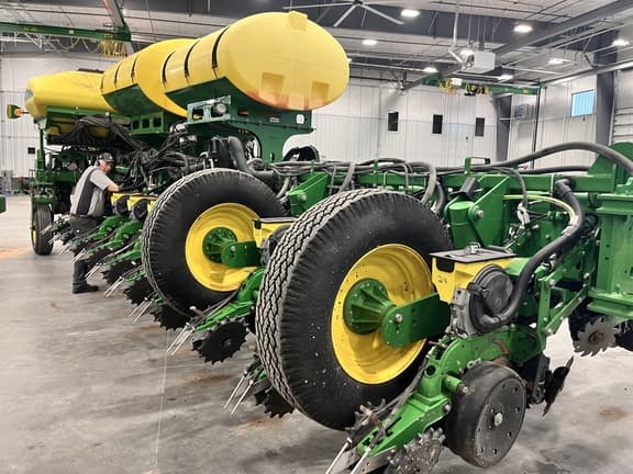 Image of John Deere 1775 equipment image 1