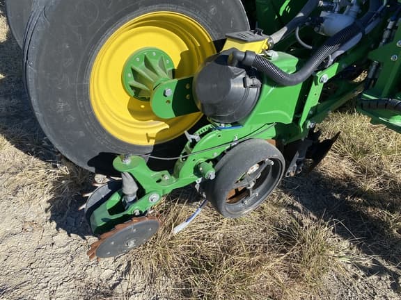 Image of John Deere 1775 equipment image 2