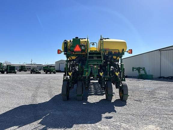 Image of John Deere 1775 equipment image 3