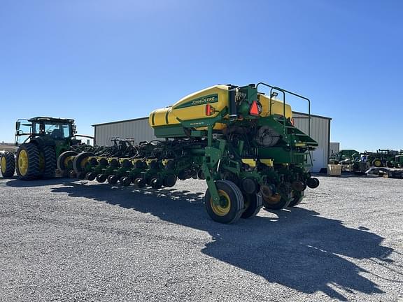 Image of John Deere 1775 equipment image 2