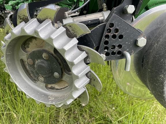 Image of John Deere 1775 equipment image 4