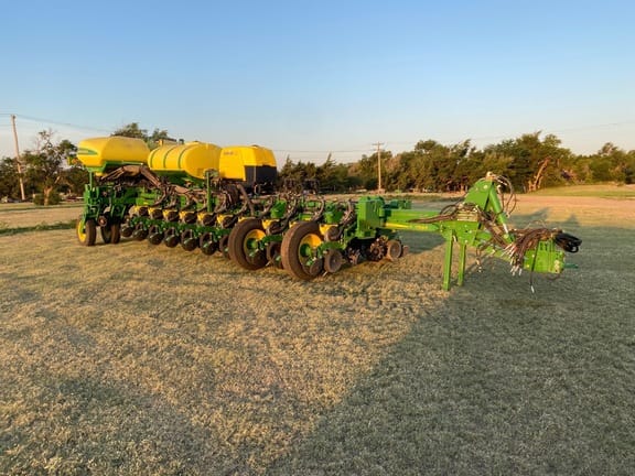 Main image John Deere 1775