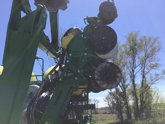 Image of John Deere 1795 equipment image 3