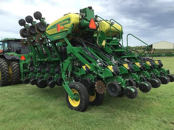 Image of John Deere 1795 equipment image 3