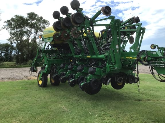 2018 John Deere 1795 Equipment Image0