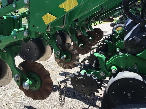 Image of John Deere 1795 equipment image 4
