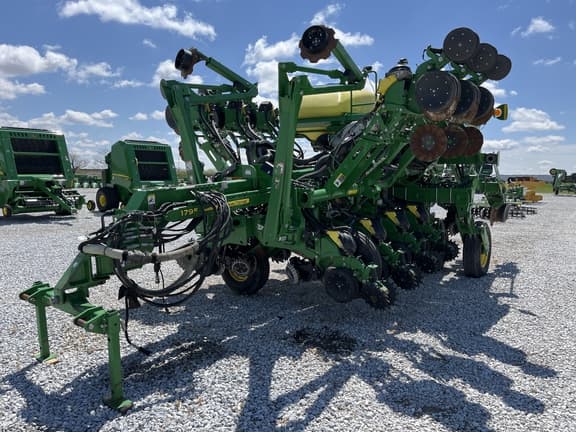 Image of John Deere 1795 equipment image 1