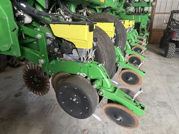 Image of John Deere 1795 equipment image 1
