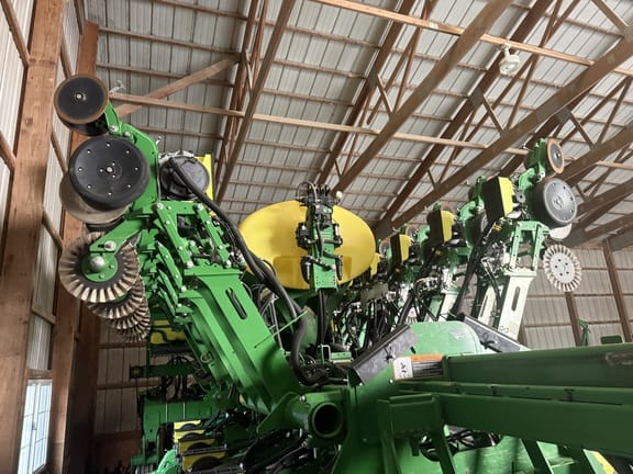 2018 John Deere 1795 Equipment Image0