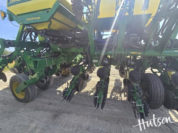 Image of John Deere 1795 equipment image 2