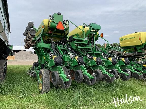 Image of John Deere 1795 equipment image 2