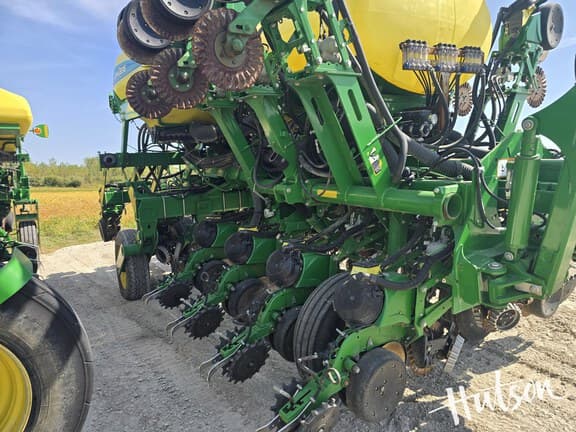 Image of John Deere 1795 equipment image 1