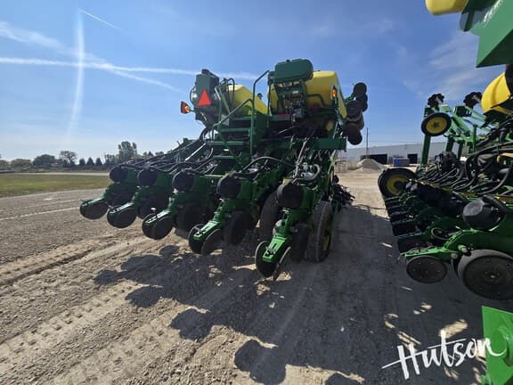 Image of John Deere 1795 equipment image 4