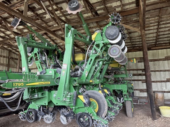 2018 John Deere 1795 Equipment Image0