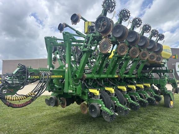 2018 John Deere 1795 Equipment Image0