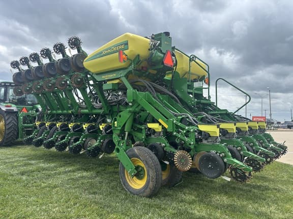 Image of John Deere 1795 equipment image 2