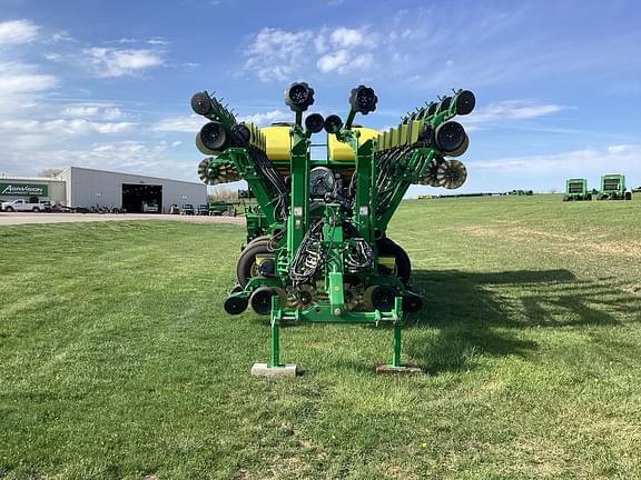 Image of John Deere 1795 equipment image 1