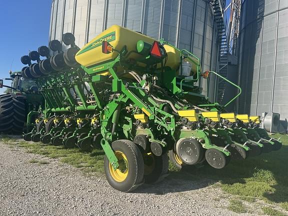Image of John Deere 1795 equipment image 4