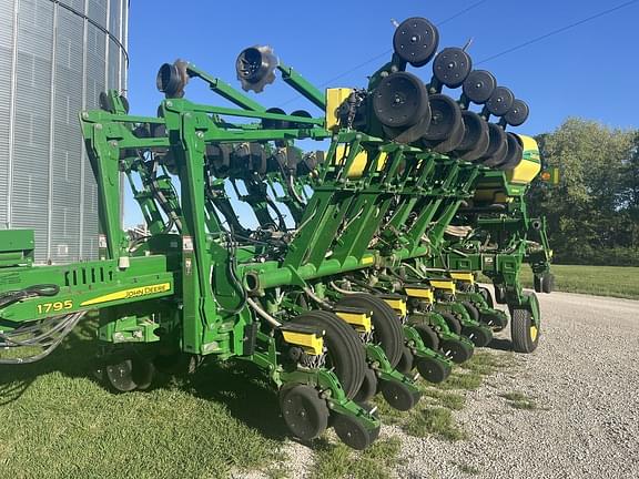 Image of John Deere 1795 equipment image 1