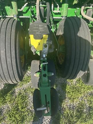 Image of John Deere 1795 equipment image 2
