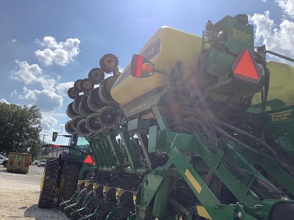 Image of John Deere 1795 equipment image 4