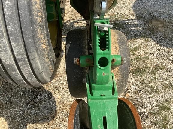 Image of John Deere 1795 equipment image 1