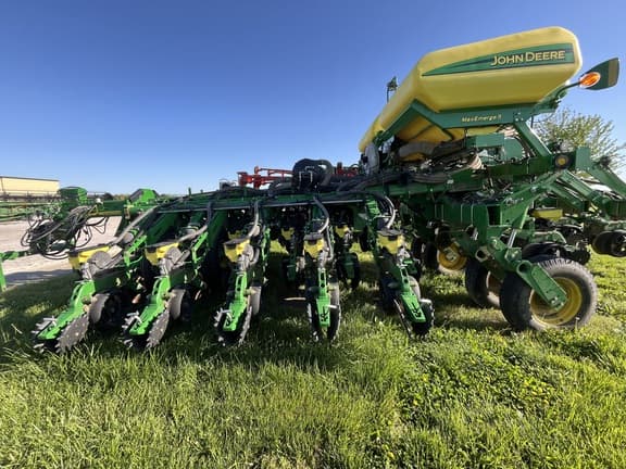 Image of John Deere 1795 equipment image 1