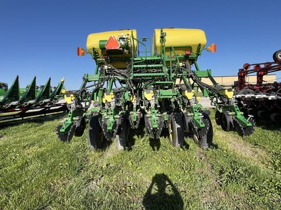 Image of John Deere 1795 equipment image 3