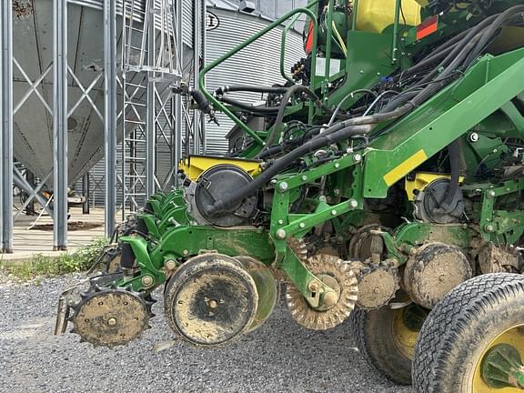 Image of John Deere 1795 equipment image 2