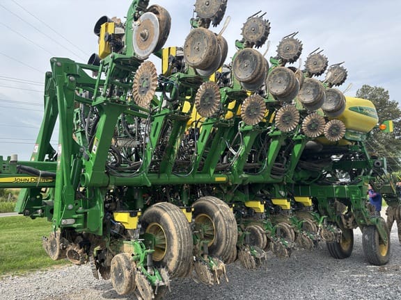 2018 John Deere 1795 Equipment Image0
