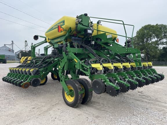 Image of John Deere 1795 equipment image 3