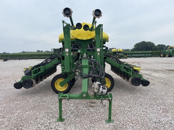 Image of John Deere 1795 equipment image 1