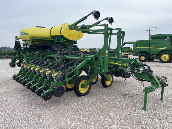Image of John Deere 1795 equipment image 2
