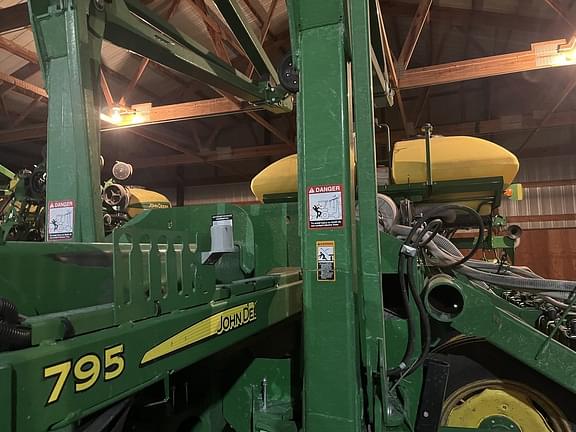 Image of John Deere 1795 equipment image 2