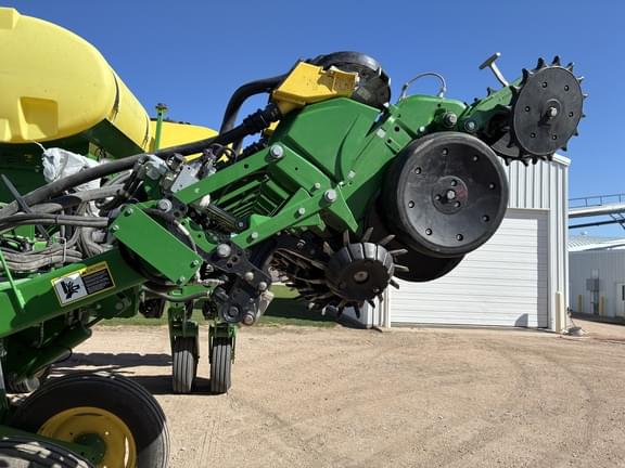 Image of John Deere 1795 equipment image 1