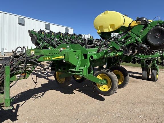2018 John Deere 1795 Equipment Image0