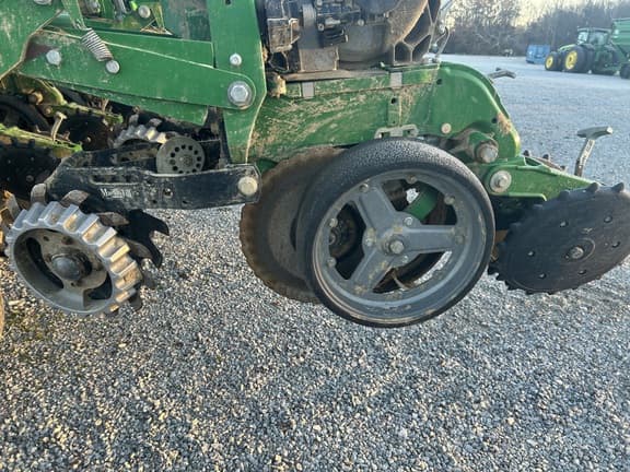 Image of John Deere 1795 equipment image 3