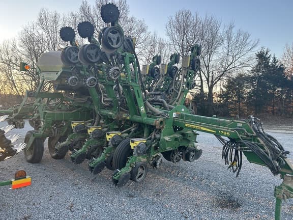Image of John Deere 1795 equipment image 1
