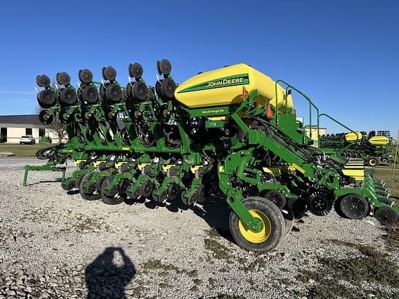 Image of John Deere 1795 equipment image 3