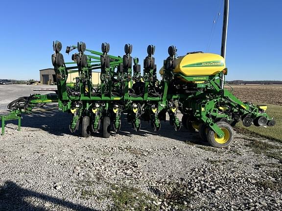 Image of John Deere 1795 equipment image 2