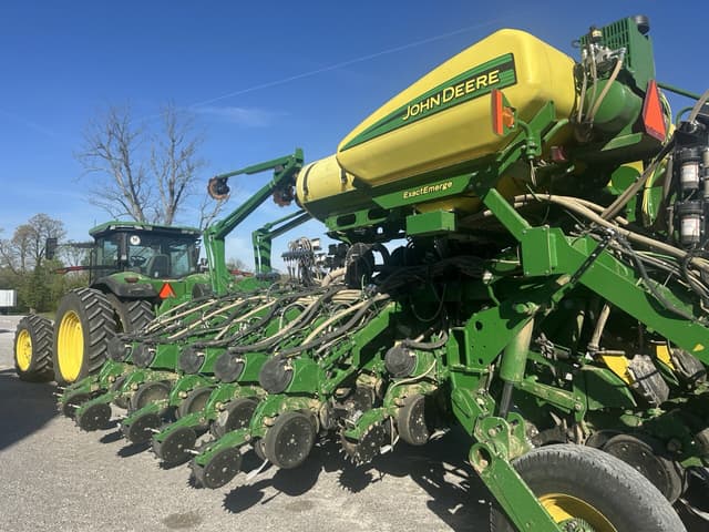 Image of John Deere 1795 equipment image 1