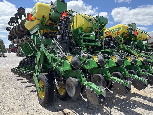 Image of John Deere 1795 equipment image 4