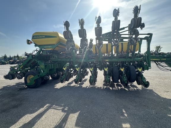 Image of John Deere 1795 equipment image 4