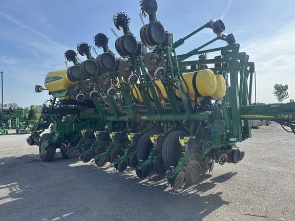 Image of John Deere 1795 equipment image 1