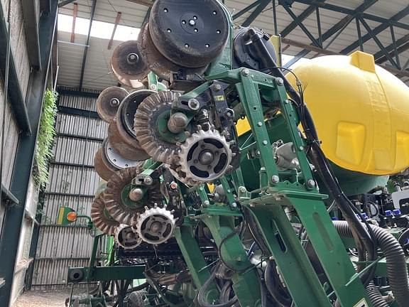 Image of John Deere 1795 equipment image 4