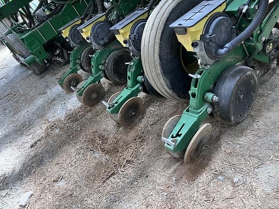 Image of John Deere 1795 equipment image 3