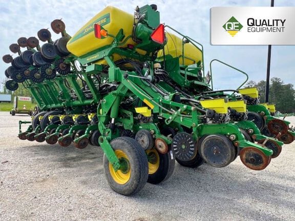 2018 John Deere 1795 Equipment Image0