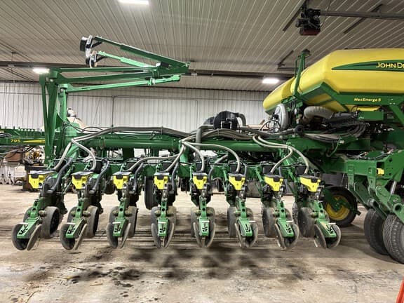 Image of John Deere 1795 equipment image 3